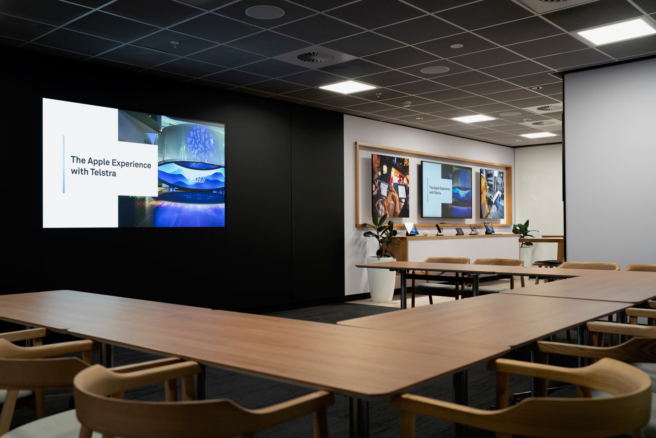 The Apple Experience with Telstra workshop room.